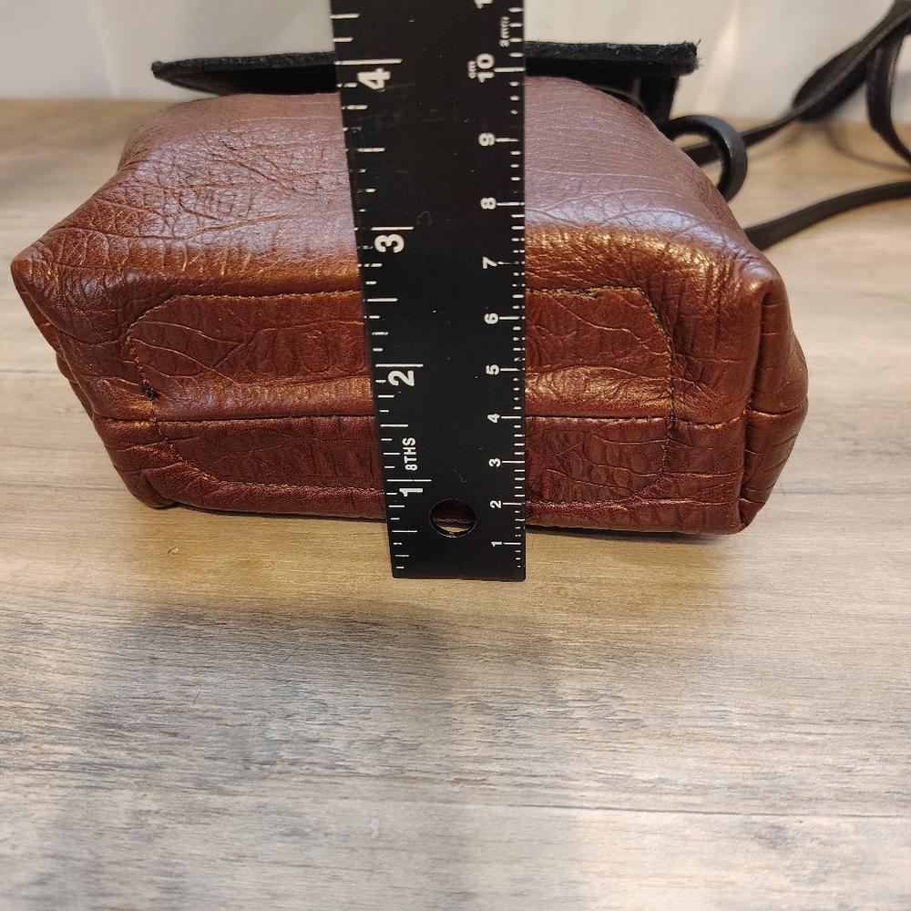Thomas Leathers Mini Drawstring Bucket Bag 5" X7"X3" 20" Drop - Picture 8 of 9